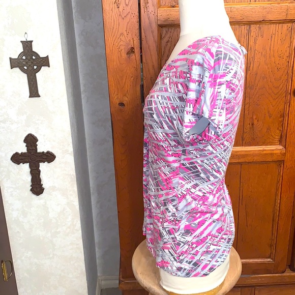 ⭐️Like NEW⭐️CHAUS💕Flattering V-Neck Top in Small - Picture 2 of 11